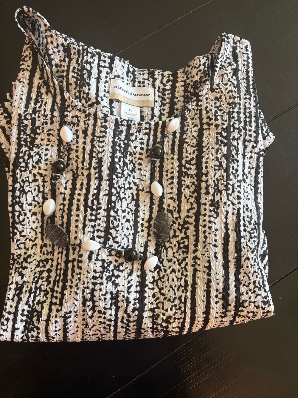 NWT Alfred Dunner Black & White Textured Knit Top